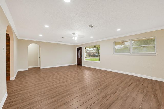 1407 Avenue I, Houston, TX 77587