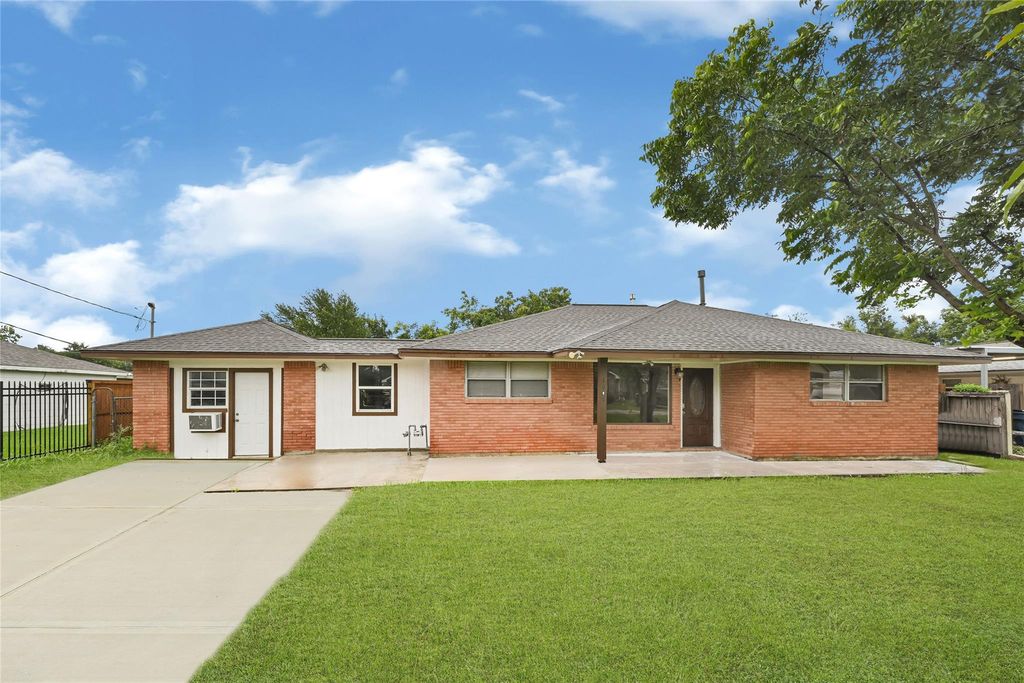 1407 Avenue I, Houston, TX 77587