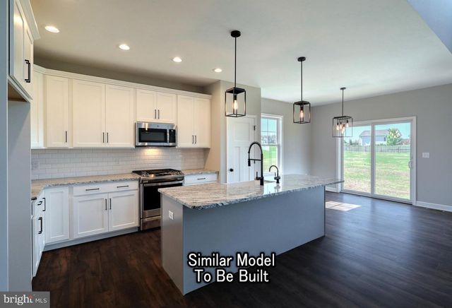 3227 OXFORD RD, New Oxford, PA 17350