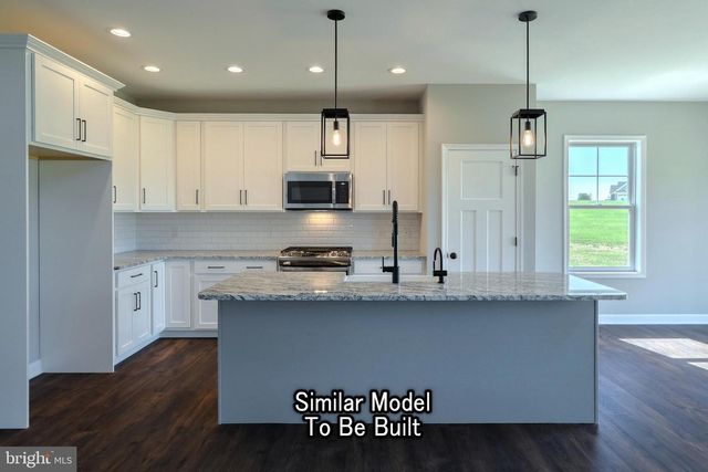 3227 OXFORD RD, New Oxford, PA 17350