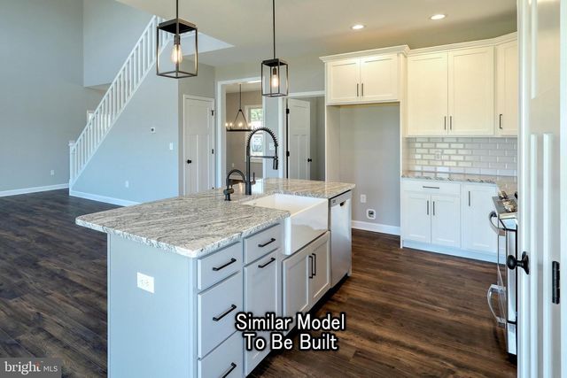 3227 OXFORD RD, New Oxford, PA 17350