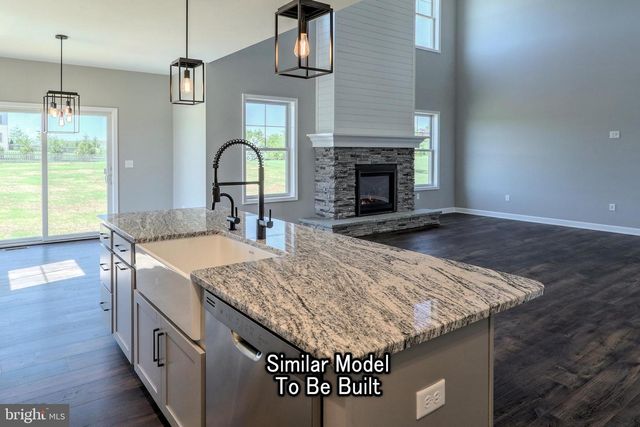 3227 OXFORD RD, New Oxford, PA 17350