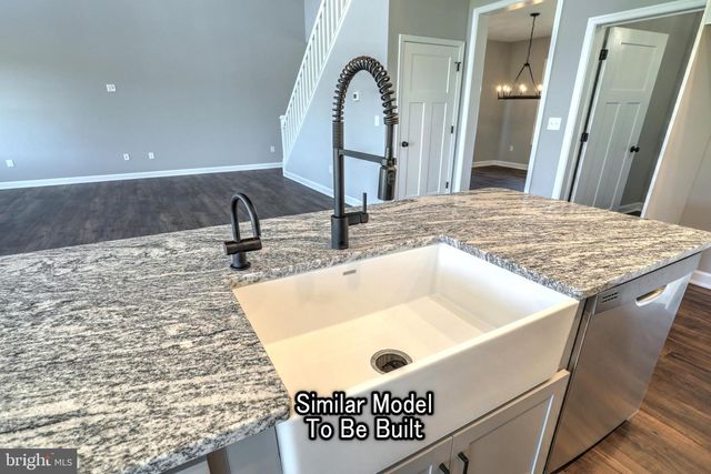 3227 OXFORD RD, New Oxford, PA 17350