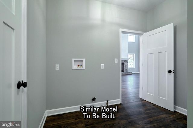 3227 OXFORD RD, New Oxford, PA 17350