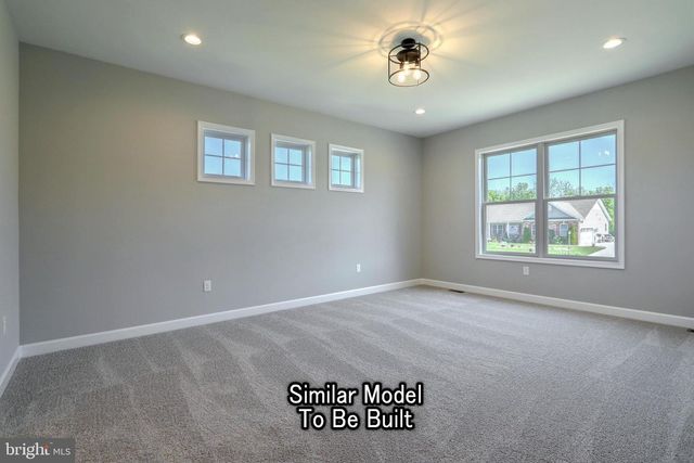 3227 OXFORD RD, New Oxford, PA 17350