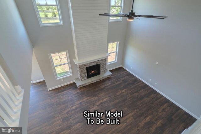 3227 OXFORD RD, New Oxford, PA 17350