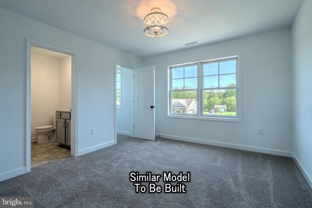 3227 OXFORD RD, New Oxford, PA 17350