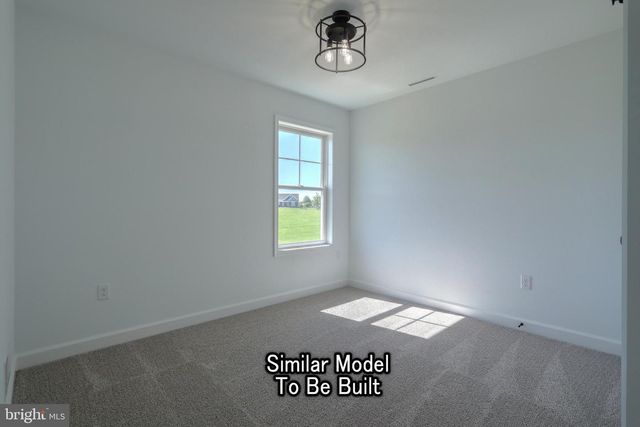 3227 OXFORD RD, New Oxford, PA 17350