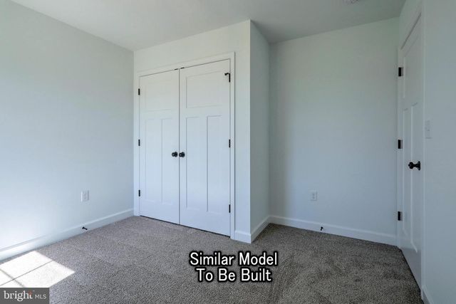 3227 OXFORD RD, New Oxford, PA 17350