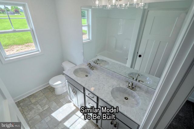 3227 OXFORD RD, New Oxford, PA 17350