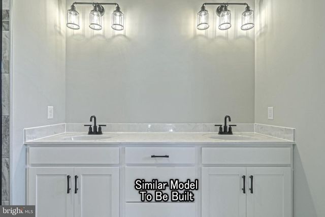 3227 OXFORD RD, New Oxford, PA 17350