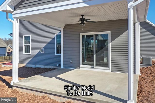 3227 OXFORD RD, New Oxford, PA 17350