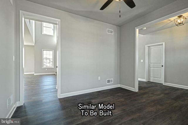 3227 OXFORD RD, New Oxford, PA 17350