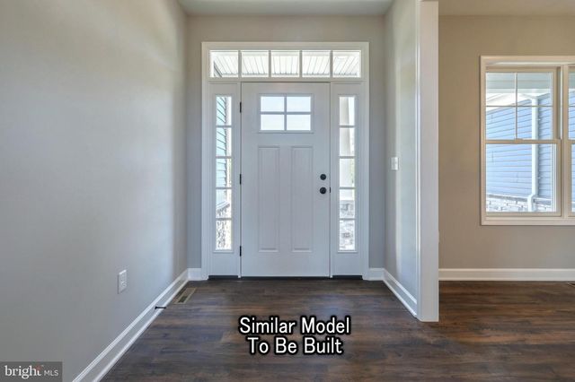 3227 OXFORD RD, New Oxford, PA 17350