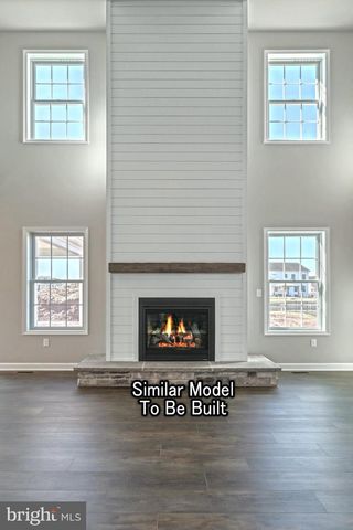 3227 OXFORD RD, New Oxford, PA 17350