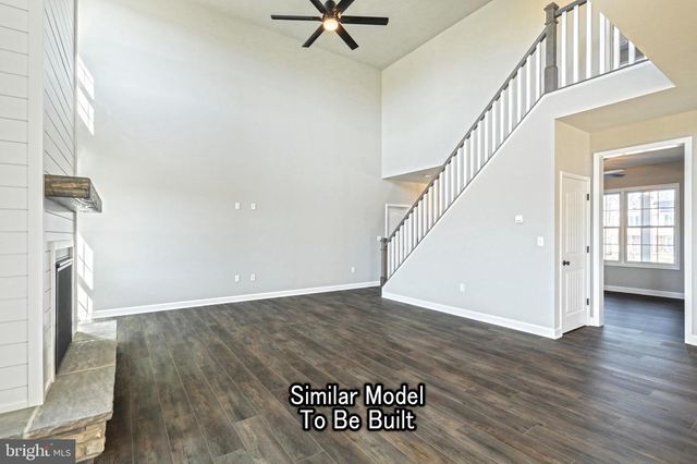 3227 OXFORD RD, New Oxford, PA 17350