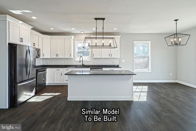 3227 OXFORD RD, New Oxford, PA 17350