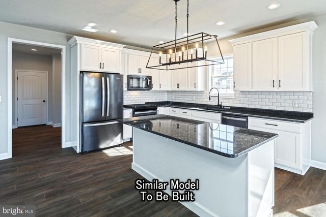 3227 OXFORD RD, New Oxford, PA 17350