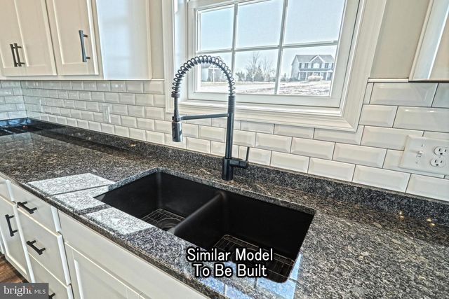 3227 OXFORD RD, New Oxford, PA 17350