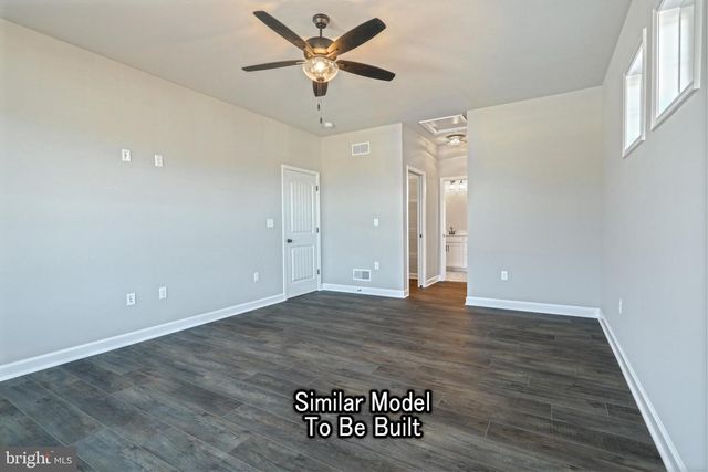 3227 OXFORD RD, New Oxford, PA 17350