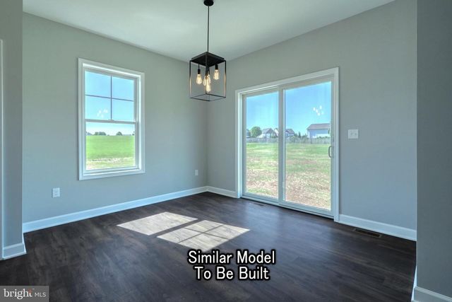 3227 OXFORD RD, New Oxford, PA 17350