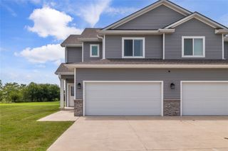 836 Kinney Circle NE, Bondurant, IA 50035