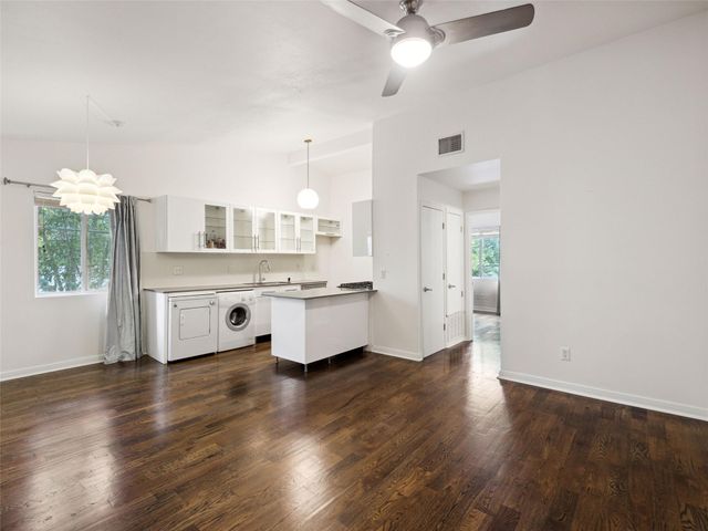 1503 W 9th ST 204, Austin, TX 78703