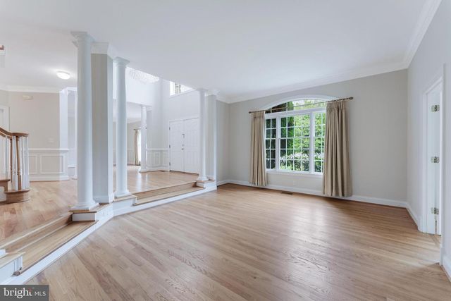9395 WOLF TRAP CREEK CT, Great Falls, VA 22066