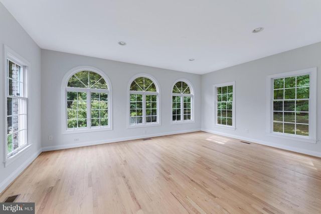 9395 WOLF TRAP CREEK CT, Great Falls, VA 22066