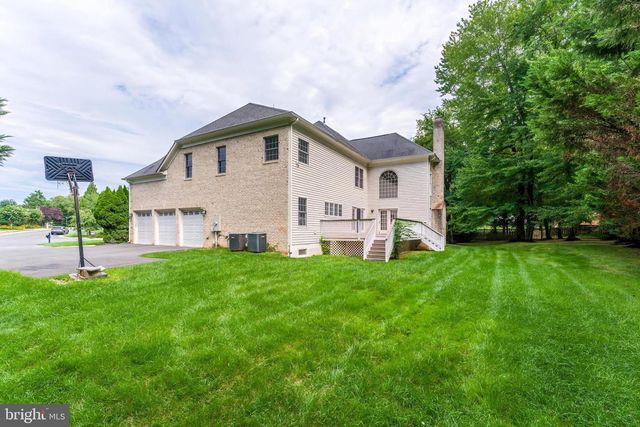 9395 WOLF TRAP CREEK CT, Great Falls, VA 22066
