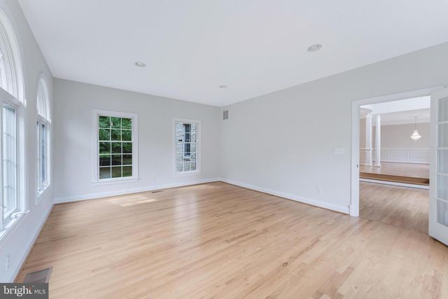 9395 WOLF TRAP CREEK CT, Great Falls, VA 22066