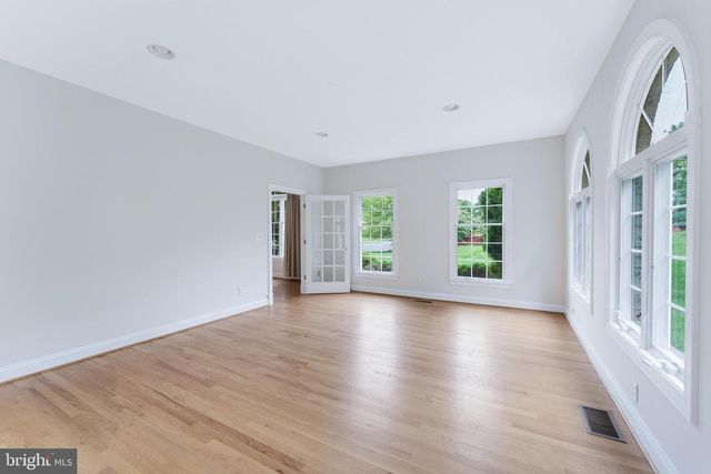 9395 WOLF TRAP CREEK CT, Great Falls, VA 22066