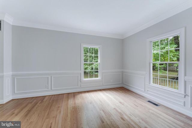 9395 WOLF TRAP CREEK CT, Great Falls, VA 22066