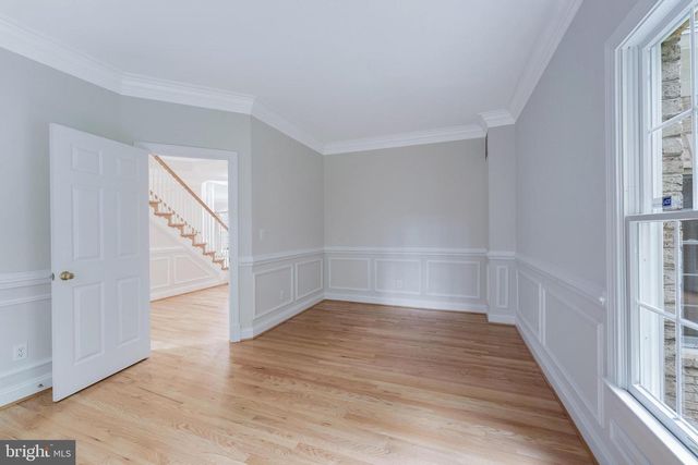 9395 WOLF TRAP CREEK CT, Great Falls, VA 22066