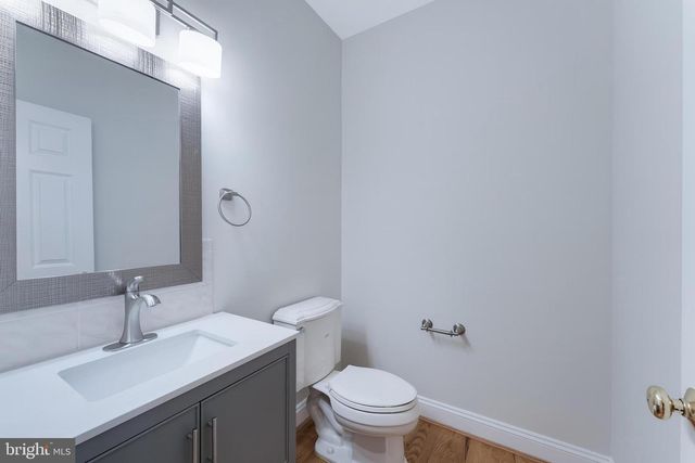 9395 WOLF TRAP CREEK CT, Great Falls, VA 22066