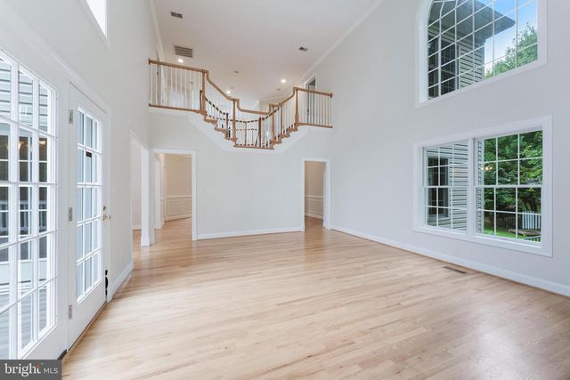 9395 WOLF TRAP CREEK CT, Great Falls, VA 22066