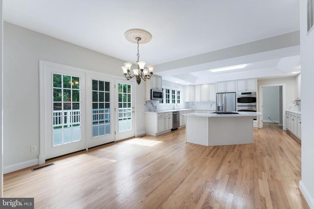 9395 WOLF TRAP CREEK CT, Great Falls, VA 22066
