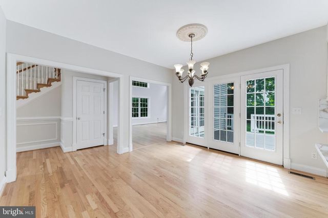 9395 WOLF TRAP CREEK CT, Great Falls, VA 22066