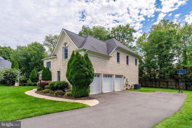 9395 WOLF TRAP CREEK CT, Great Falls, VA 22066