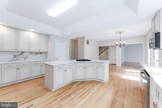 9395 WOLF TRAP CREEK CT, Great Falls, VA 22066