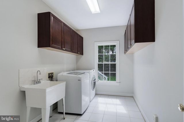 9395 WOLF TRAP CREEK CT, Great Falls, VA 22066