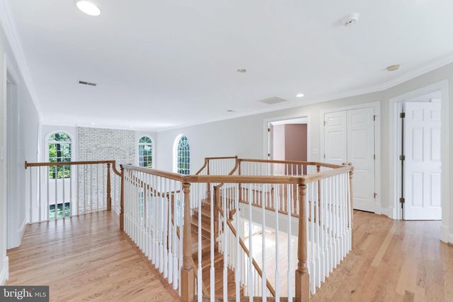 9395 WOLF TRAP CREEK CT, Great Falls, VA 22066