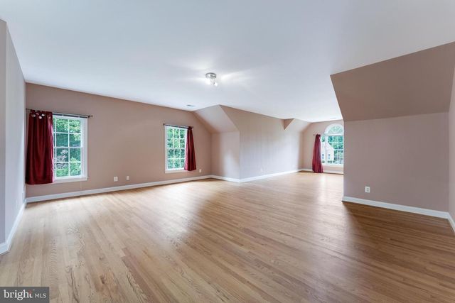 9395 WOLF TRAP CREEK CT, Great Falls, VA 22066
