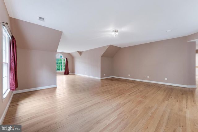 9395 WOLF TRAP CREEK CT, Great Falls, VA 22066