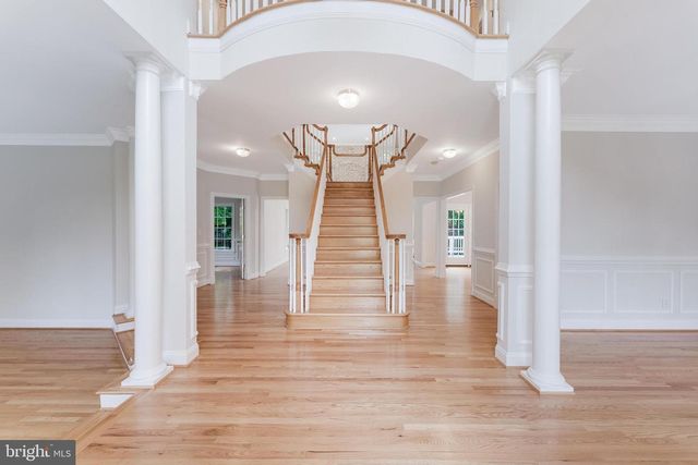 9395 WOLF TRAP CREEK CT, Great Falls, VA 22066