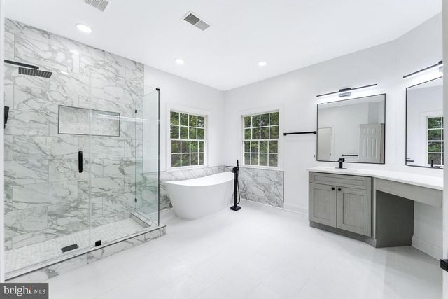 9395 WOLF TRAP CREEK CT, Great Falls, VA 22066