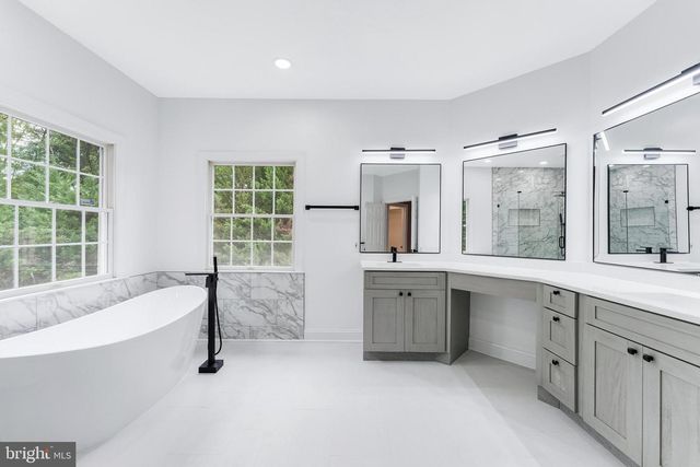 9395 WOLF TRAP CREEK CT, Great Falls, VA 22066