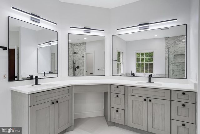 9395 WOLF TRAP CREEK CT, Great Falls, VA 22066