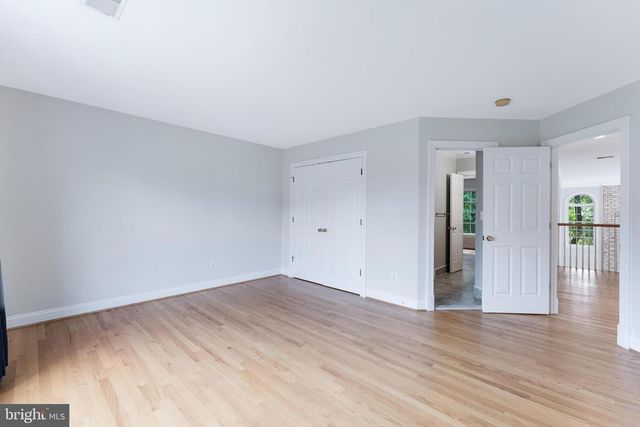 9395 WOLF TRAP CREEK CT, Great Falls, VA 22066