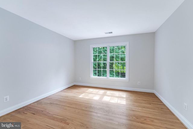 9395 WOLF TRAP CREEK CT, Great Falls, VA 22066